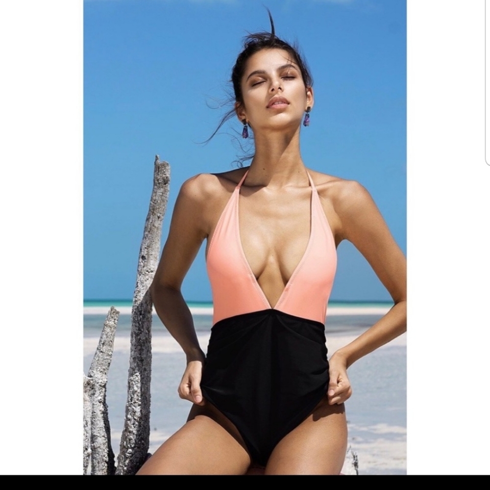 NWT Cupshe One piece plunging bathing suit